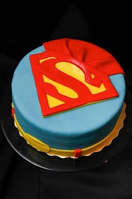 superhero cake - classic superman (1)